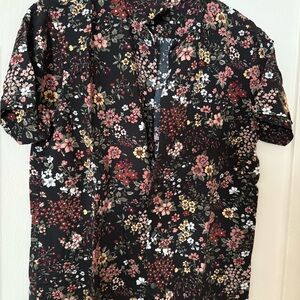 Abercrombie & Fitch Black and Red Casual Button Down Shirt